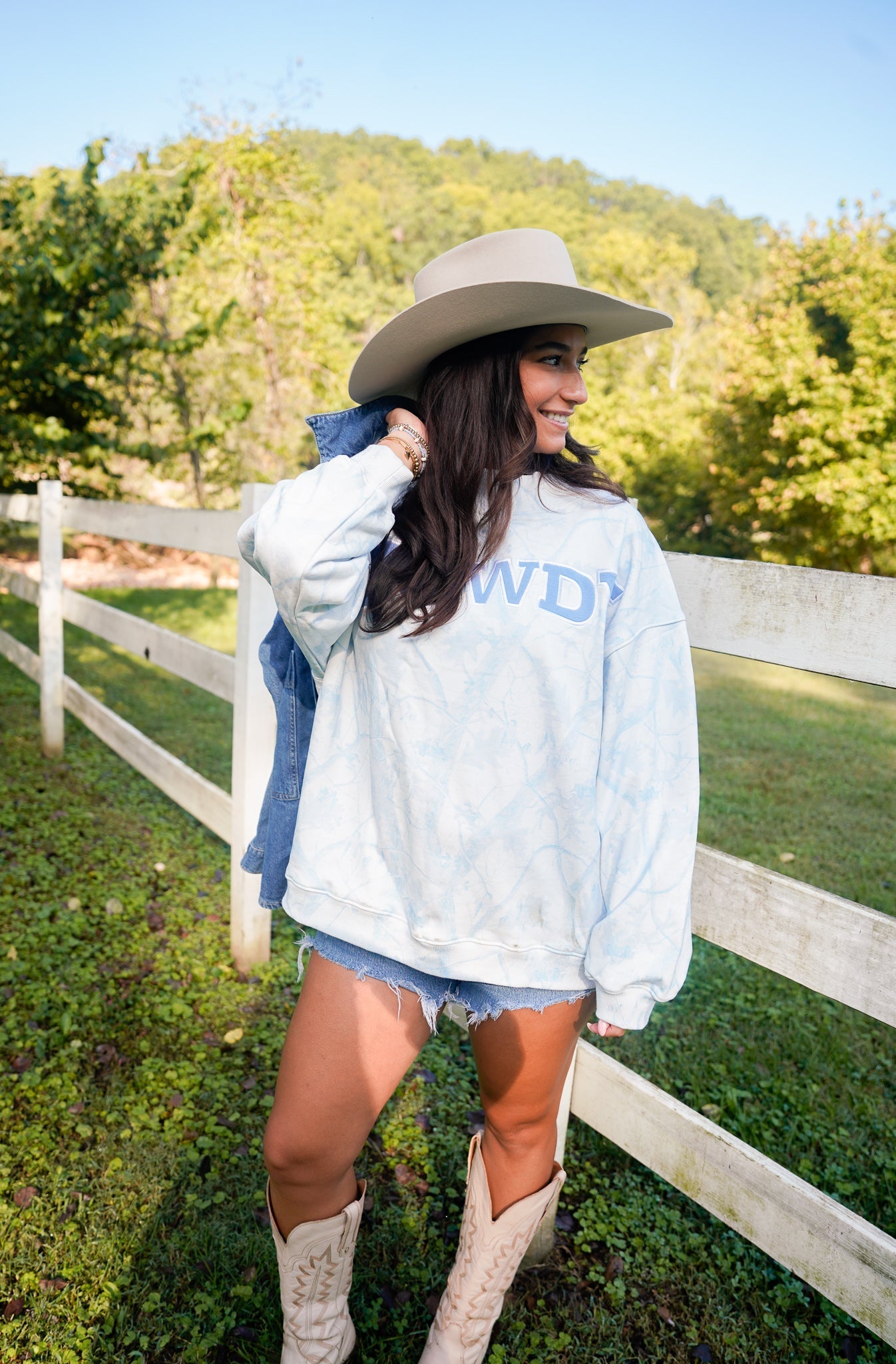 Howdy - Camo Vintage Crew-Neck Sweatshirt
